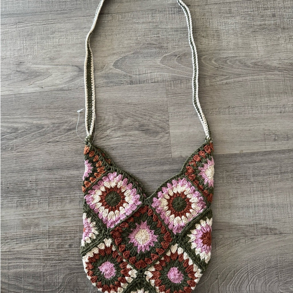 Urban Outfitters Lara Crochet Shoulder Bag NWOT Sold Out Online - Picture 2 of 3